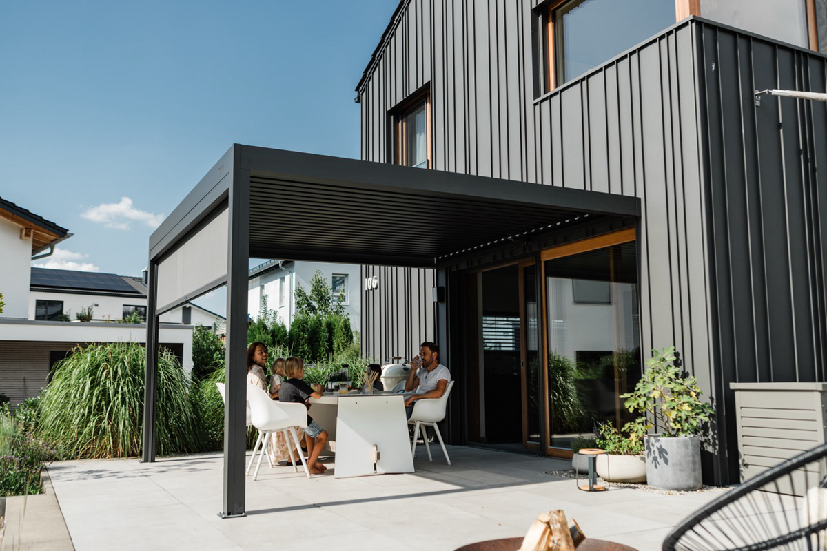 Vægmonteret pergola i antracit