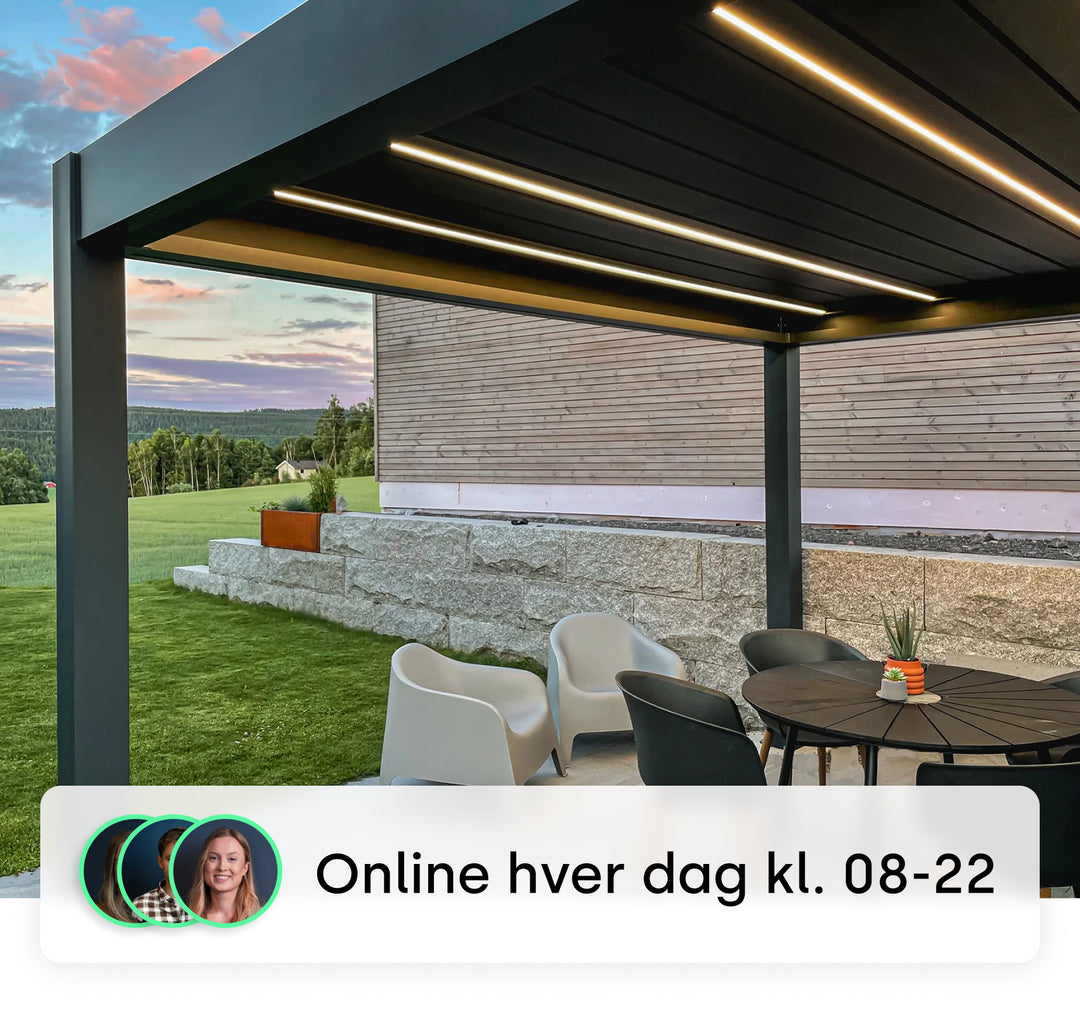 PERGOLUX Skydance pergola i lækker solnedgang. Tekst på billedet: Vi er online hver dag 08-22